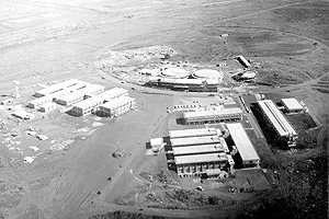 1974 - Campus em construção: Ciclo Básico, Instituto de Química e Instituto de Física. Foto: Siarq.