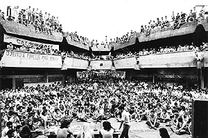 1981 - Comunidade resiste ao decreto de intervenção na Unicamp. Foto: Siarq.