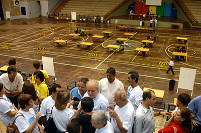 Março de 2005 - Na noite de sua eleição para reitor com 82,59% dos votos, no Ginásio da Unicamp