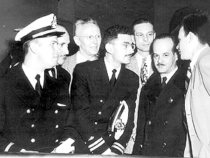 1948 - Lattes recebe oficiais da Marinha brasileira, em Berkeley, EUA