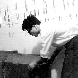 Improviso nos porões do Cotuca, nos primórdios do Instituto de Física, em 1969: filmes pendurados em varais