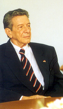 Marcello Damy, em cerimônia no CBPF, no Rio de Janeiro, em 1998: professor e colega de Lattes
