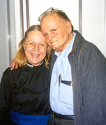 A professora Carola Dobrigkeit Chinellato e Lattes durante formatura no IFGW, em 1999