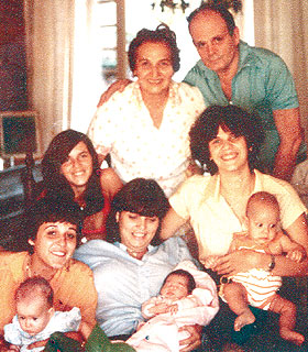 Casal com as filhas e netos, em 1980