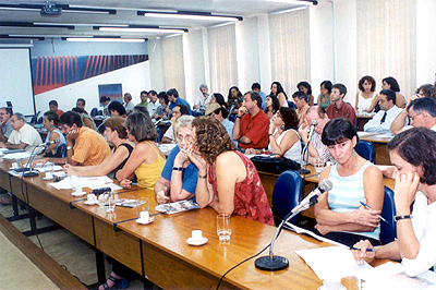 Reunião do Planes realizada no Conselho Universitário em fevereiro de 2003: candidatos garantem que programa de planejamento estratégico terá continuidade