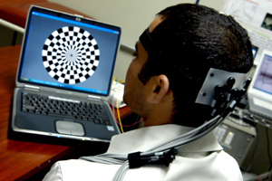 Equipamento óptico que usa a luz laser para trazer informações sobre o funcionamento cerebral: novos dados sobre o cérebro de pessoas com epilepsia (Foto: Antoniho Perri)