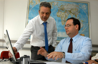 Os professores Luís Cortes (à esq), coordenador da Cori, e Alberto Serpa: mobilidade. Foto: Antoninho Perri