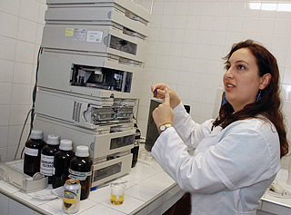 A engenheira de alimentos Ana Cecília Poloni Rybka, autora da tese: análise de 15 marcas de cerveja (Foto: Antoninho Perri) 