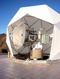 O Telescópio Solar Submilimétrico (TSS), que está instalado na Argentina. (Foto: Divulgação)