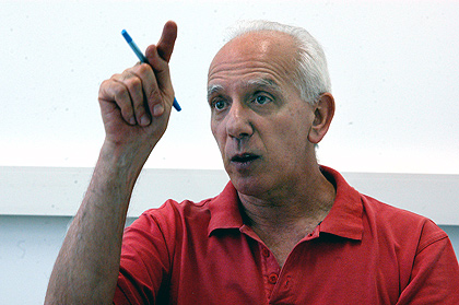 O professor Waldir Quadros, autor do estudo: “Precisamos adotar políticas econômicas que nos permitam caminhar a passos mais largos”  (Foto: Antoninho Perri)