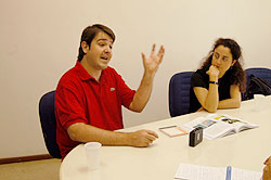 Henrique Telles Vichnewski e a orientadora Cristina Meneguello: trabalho inédito (Foto: Neldo Cantanti)