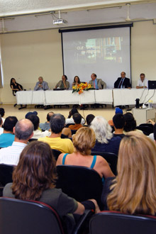 Mesa durante a abertura do evento "Conferências CLE 30 anos" (Fotos: Antônio Scarpinetti)