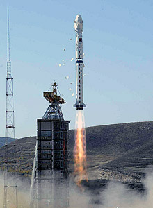 Lançamento do satélite sino-brasileiro CBERS-2, ocorrido em 2003: acordo entre os dois países integra programa da Agência Espacial Brasileira