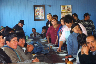 Cenas do cotidiano mapuche: povo rejeita a definição de "índio" em razão da carga preconceituosa que o termo carrega (Foto:Divulgação/Antoninho Perri)