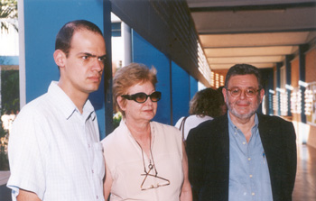O historiador Gustavo Henrique Tuna, com os professores Elide Rugai Bastos e Ricardo Benzaquen de Araújo