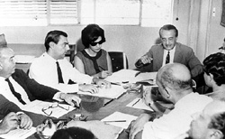 Murillo Marques (segundo à esq. ) e Zeferino (ao centro): reunião do Conselho Diretor (Foto: Siarq)