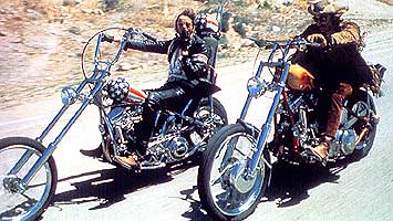 Marlon Brando em "O Selvagem", Peter Fonda e Denis Hopper em "Easy Rider": cinema transforma a motocicleta no veículo da juventude rebelde