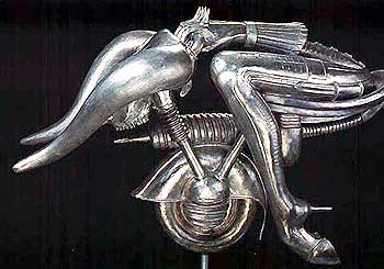 Escultura chamada "Zodiac Taurus", de H.R. Giger, artista plástico que criou para o cinema o monstro Alien