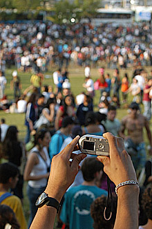 Jovens durante o encerramento, no último dia 1, do Unicamp de Portas Abertas (UPA), evento que reuniu 50 mil estudantes do ensino médio e fundamental no campus da Universidade: demanda por acesso é cada vez maior (Foto: Antônio Scarpinetti)