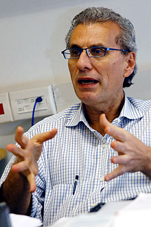 O professor Ademar Ribeiro Romeiro, do Instituto de Economia: desenvolvimento de um método de avaliação de erosão (Foto: Antoninho Perri)