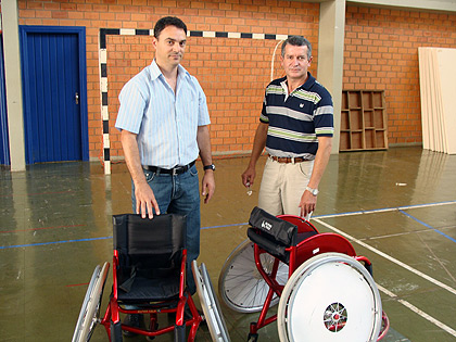 Os professores José Irineu Gorla (à esquerda) e Paulo Ferreira de Araújo: informações são importantes para a tomada de decisões ( Foto: Vanessa Sensato)
