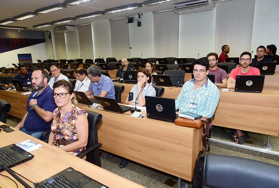 Conselheiros para o ano de 2017 Foto de conselheiros sentados na plateia