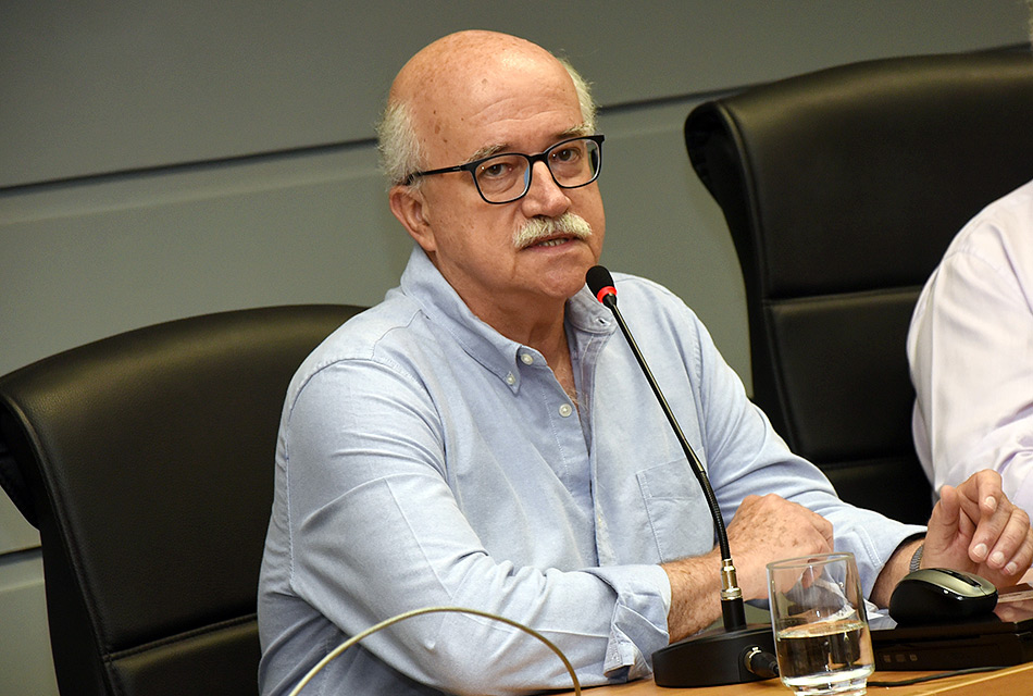 O professor Julio Cesar Hadler Neto O professor Julio Cesar Hadler Neto