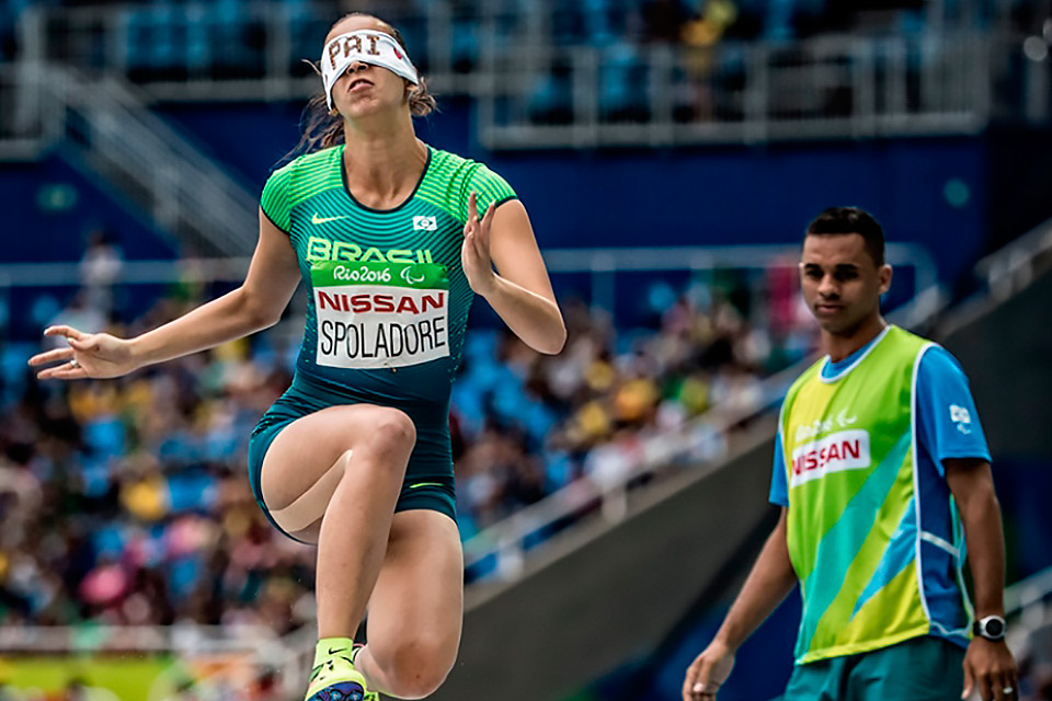 Lorena Spoladore, em competição de salto em distância na Rio 2016