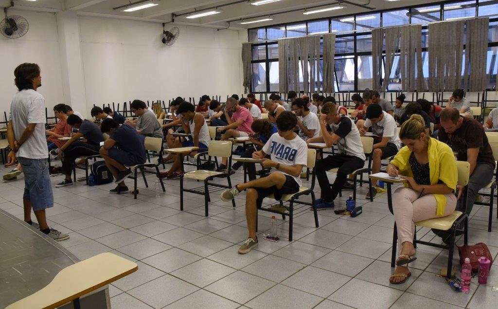 Candidatos em prova em Campinas Candidatos em prova em Campinas
