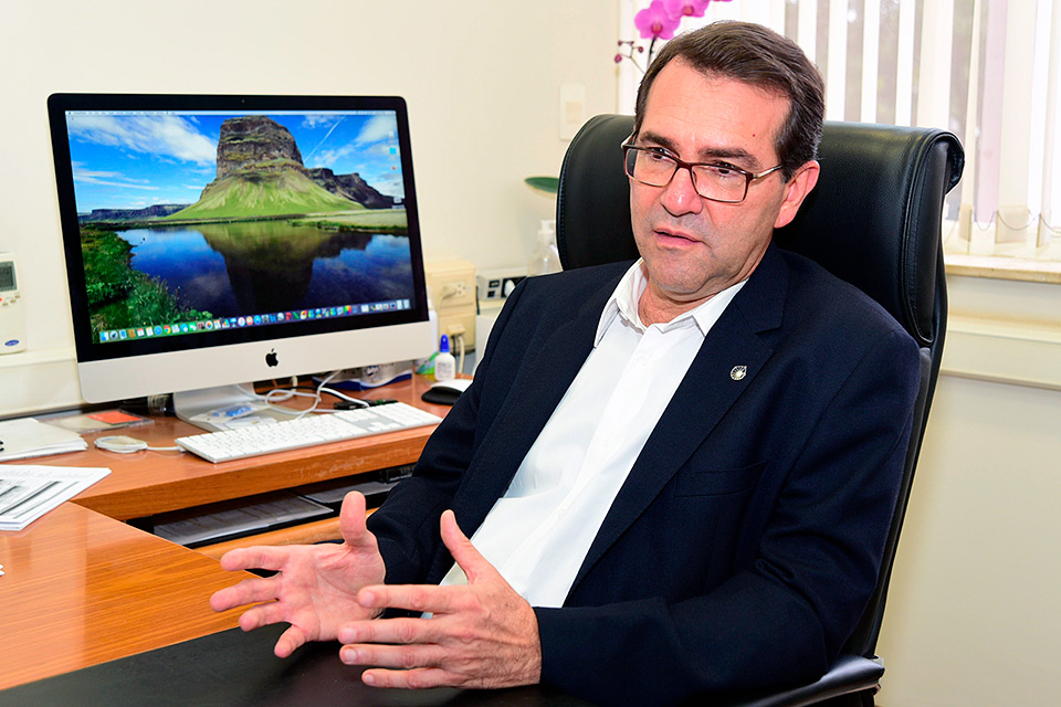 O coordenador-geral, Alvaro Penteado Crósta: perfil bastante completo O coordenador-geral, Alvaro Penteado Crósta