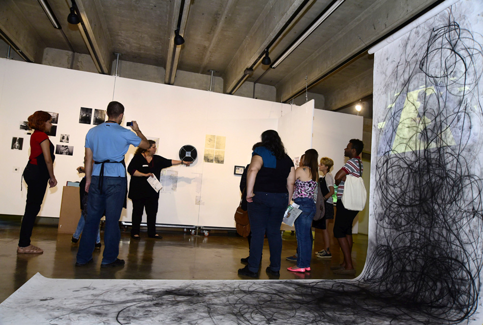 Professores participam de visita monitorada na Galeria do Instituto de Artes Professores participam de visita monitorada na Galeria do Instituto de Artes