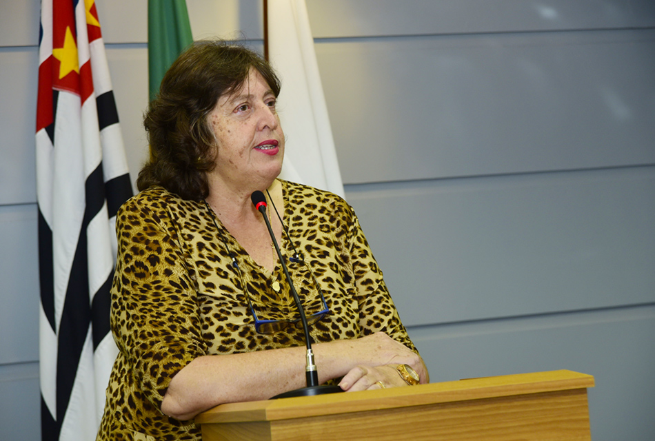 Gláucia Pastore destacou importância do trabalho da docente Gláucia Pastore fala na tribuna