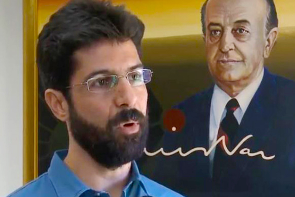 Livros foram produzidos em equipe, com edição do jornalista Guilherme Gorgulho Braz (Foto: captação TV Unicamp) Livros foram produzidos em equipe, com edição do jornalista Guilherme Gorgulho Braz (Foto: captação TV Unicamp)