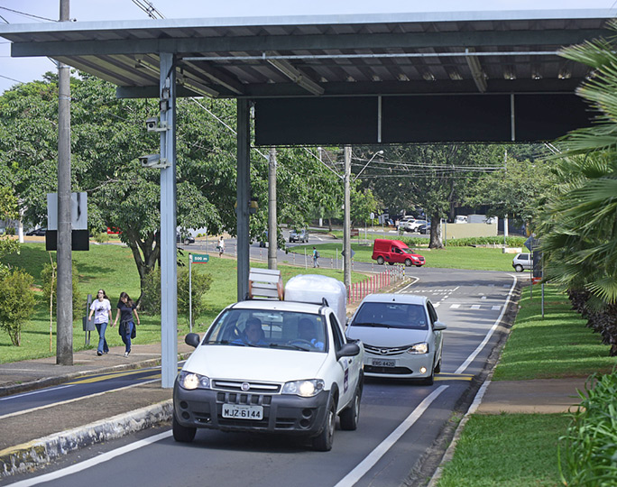 Portaria da Unicamp monitorada por câmeras