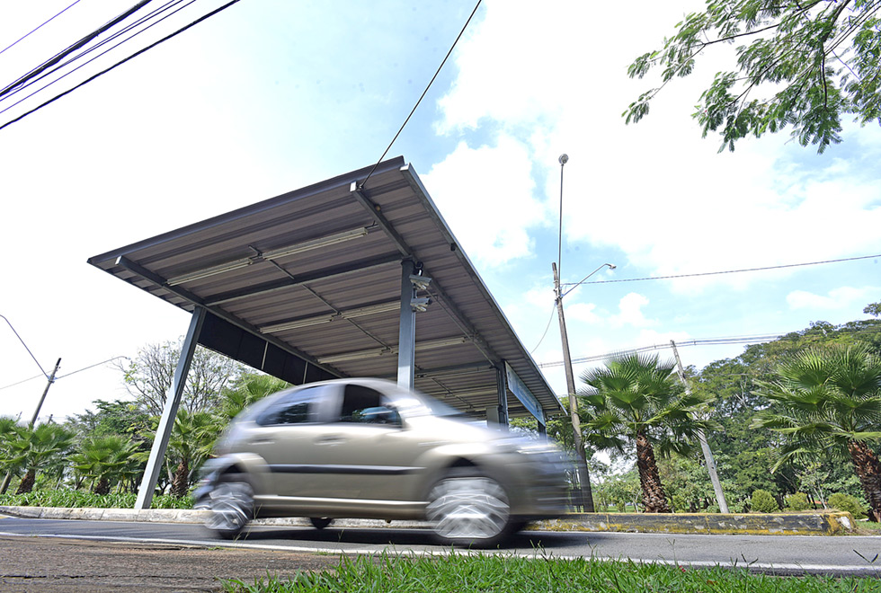 Cerca de 42 mil veículos circulam pela cidade universitária diariamente Cerca de 42 mil veículos circulam pela cidade universitária diariamente