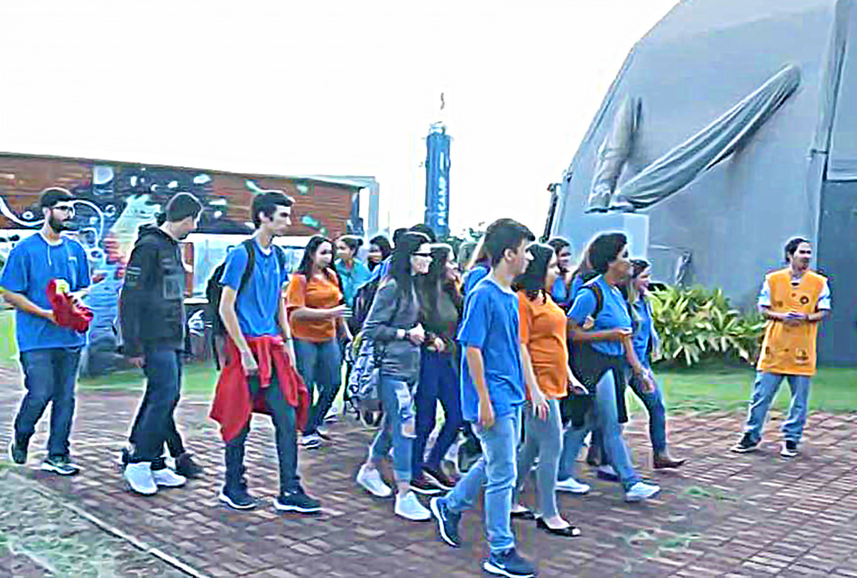 Estudantes em visita ao Museu Exploratório de Ciências da Unicamp