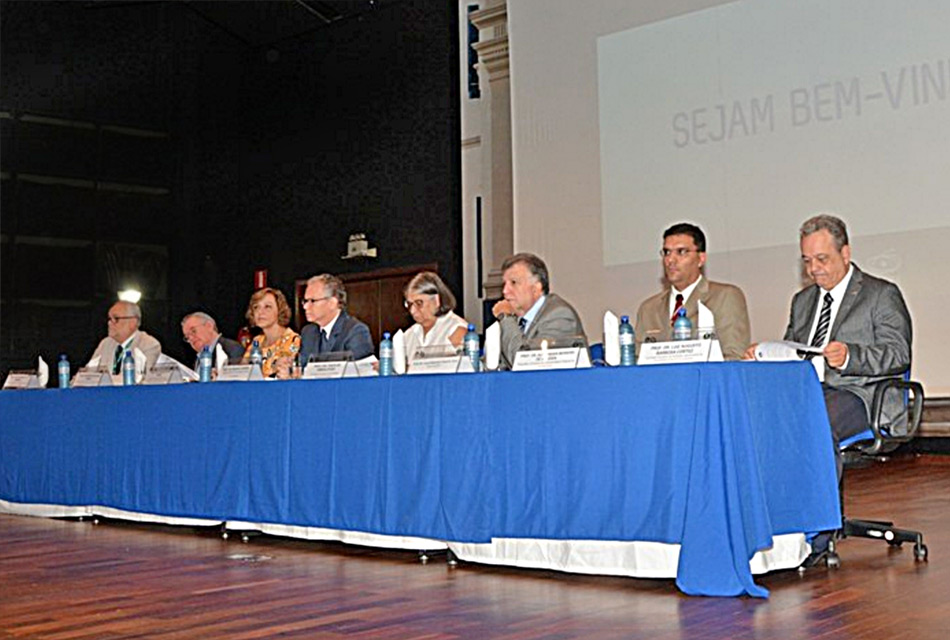 Mesa de abertura do III Seminário Internacional sobre Carreira Docente nas Profissões da Saúde Mesa de abertura do III Seminário Internacional sobre Carreira Docente nas Profissões da Saúde