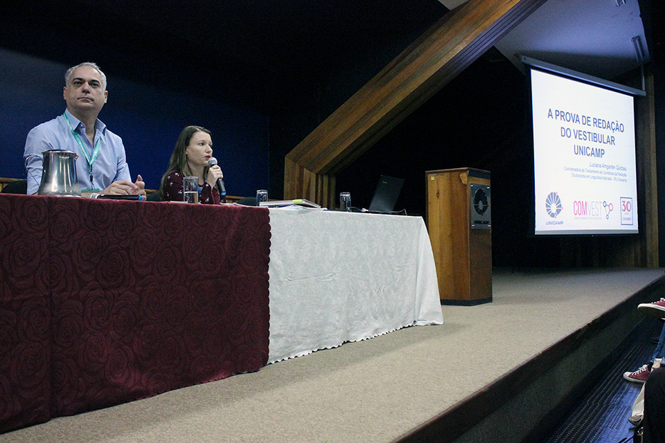 Luciana Amgarten Quitzau, coordenadora acadêmica de Redação da Comvest Luciana Amgarten Quitzau, coordenadora acadêmica de Redação da Comvest