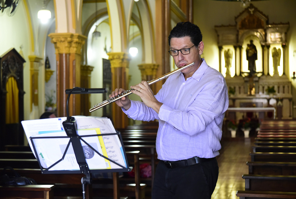 Músico da Orquestra Sinfônica da Unicamp (OSU) se apresenta na Igreja São Benedito, no centro Músico da Orquestra Sinfônica da Unicamp (OSU) se apresenta na Igreja São Benedito, no centro