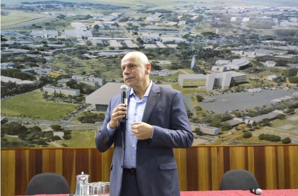 Karnal em palestra no Centro de Convenções da Unicamp, organizada pelo Serviço de Apoio ao Estudante Karnal em palestra no Centro de Convenções da Unicamp, organizada pelo Serviço de Apoio ao Estudante
