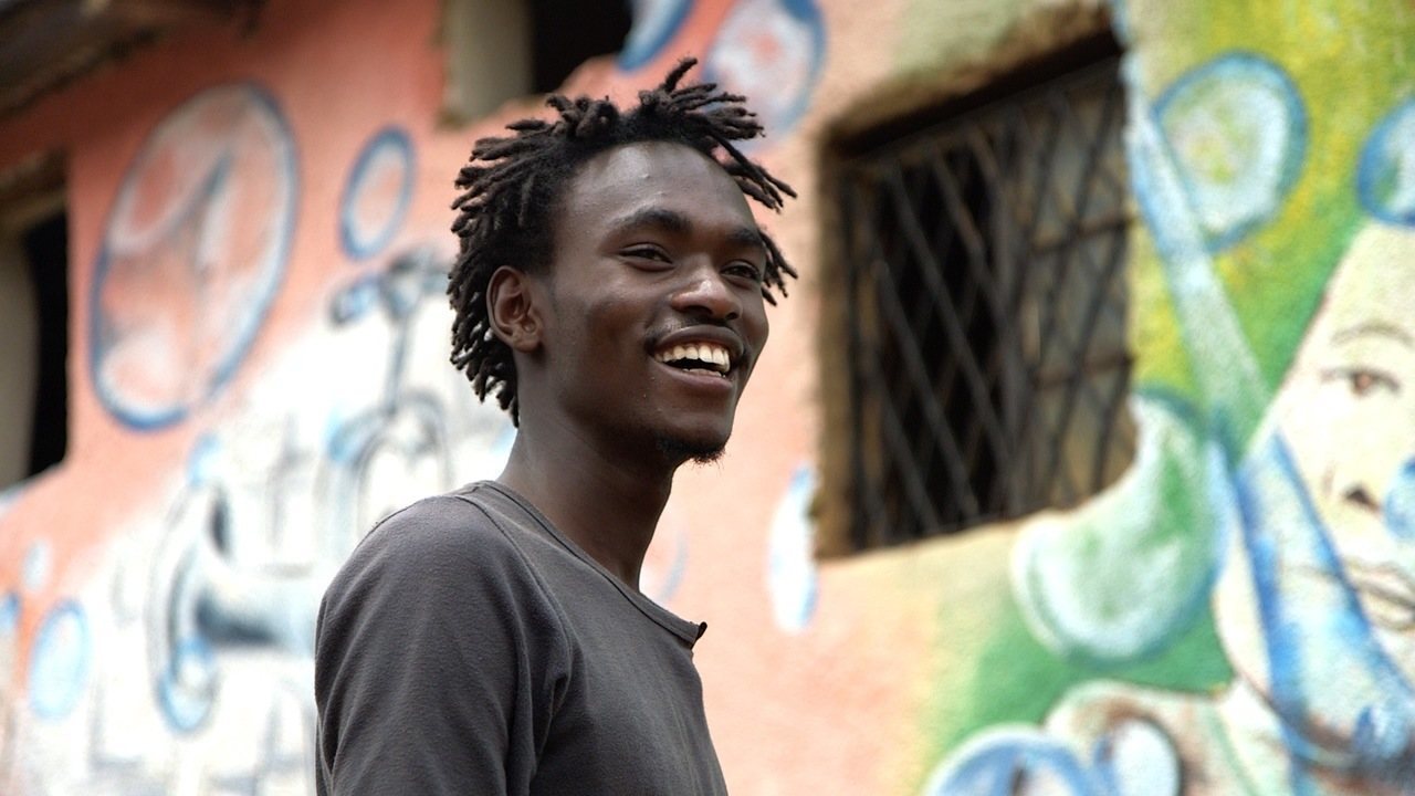 Jovem de Ruanda, África: 78% da população tem menos de 35 anos Jovem de Ruanda, África: 78% da população tem menos de 35 anos