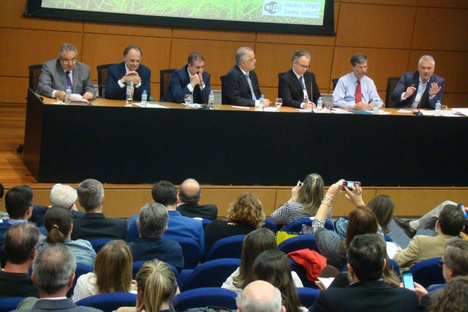 Seminário PPPBio FAPESP: Políticas Públicas para o Desenvolvimento da Bioeconomia reuniu pesquisadores, representantes do poder público e da indústria (foto: Fernando Cunha/Agência FAPESP) 