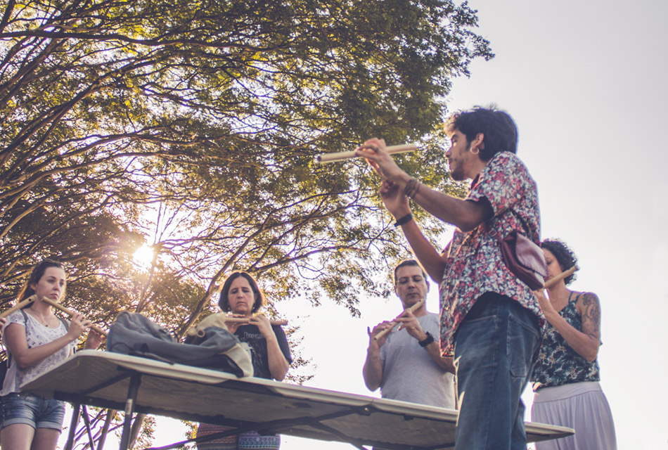 Oficina de pífanos na Praça da Paz