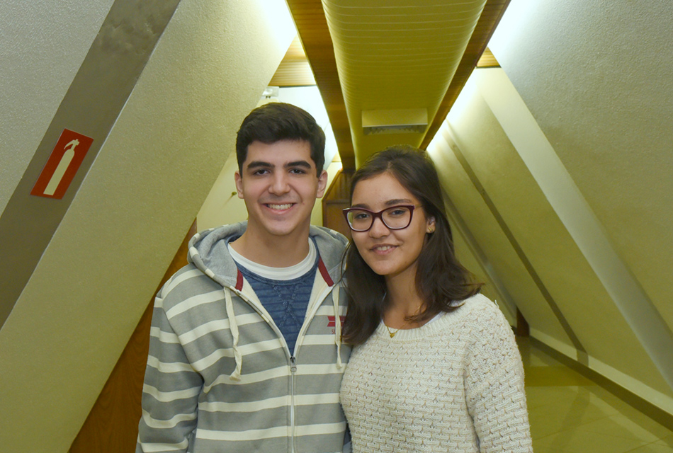 Os alunos Lucas Martins e Isabela Cavalcanti