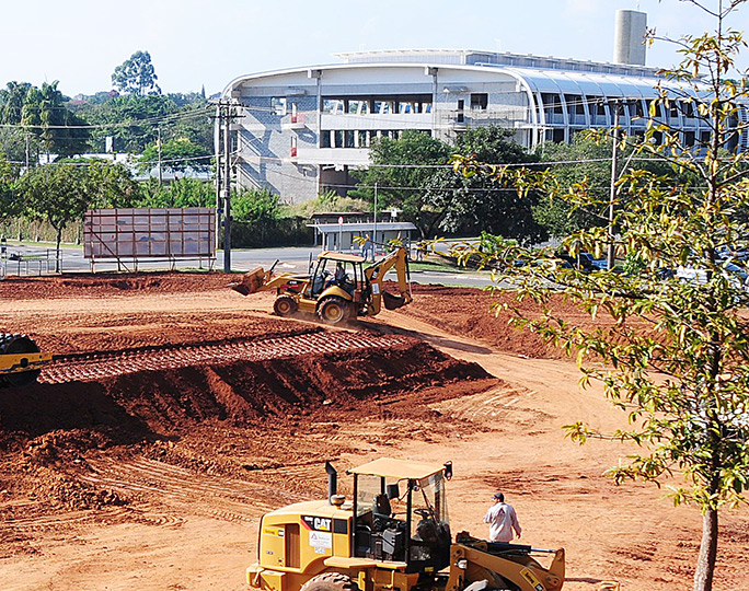 Preparo do terreno para início das obras do Teatro do IA em 2011 Preparo do terreno para início das obras do Teatro do IA em 2011