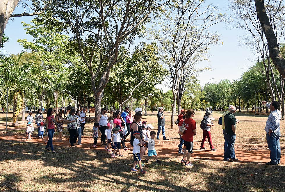 Tour guiado pela Praça da Paz