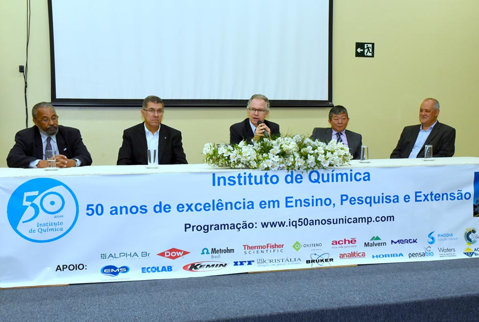 Mesa de abertura do evento Fronteiras da Pesquisa em Química