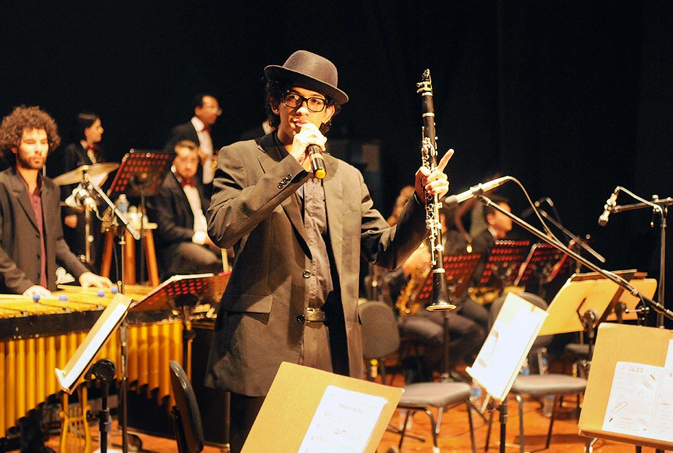 Matheus Coelho, regente da Camerata Experimental Matheus Coelho, regente da Camerata Experimental