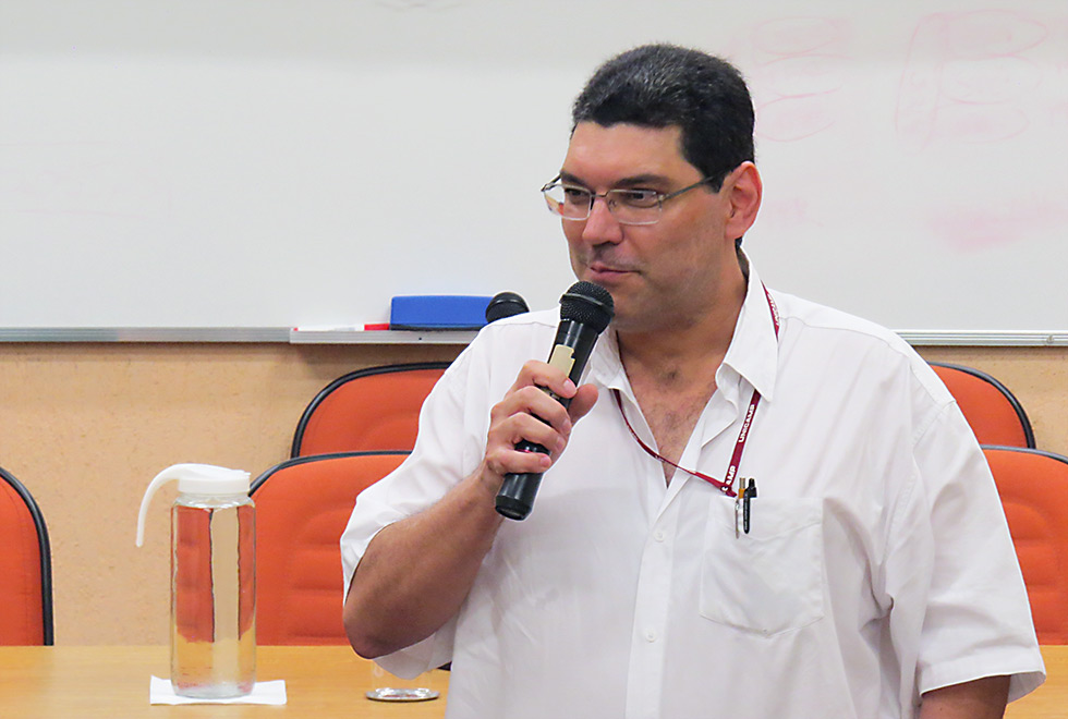 Professor Marcelo Brocchi, diretor associado do IB