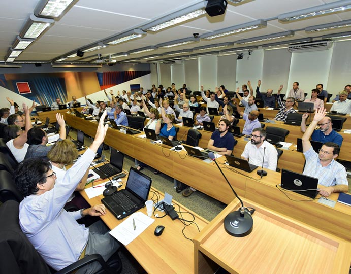 Votação no Consu aprova orçamento para 2018 e reajuste do bandejão Votação no Consu aprova orçamento para 2018 e reajuste do bandejão